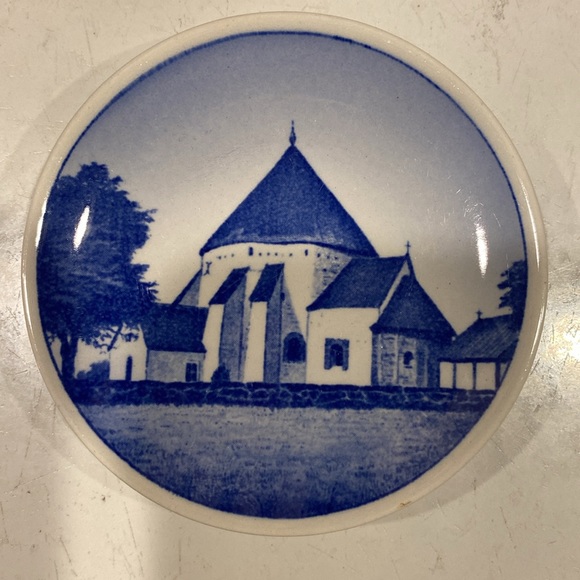 Denmark 3 1/4” Plates - Set of 4 - Picture 8 of 9